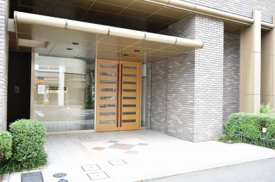 シンプルな中に落ち着きを醸すステイタスあふれるエントランス DSC_0038